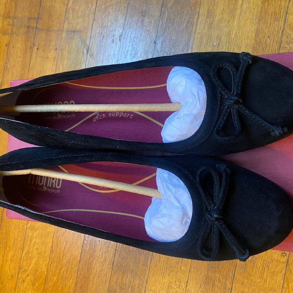 New Munro Joslynn black suede ballet flats Size 10